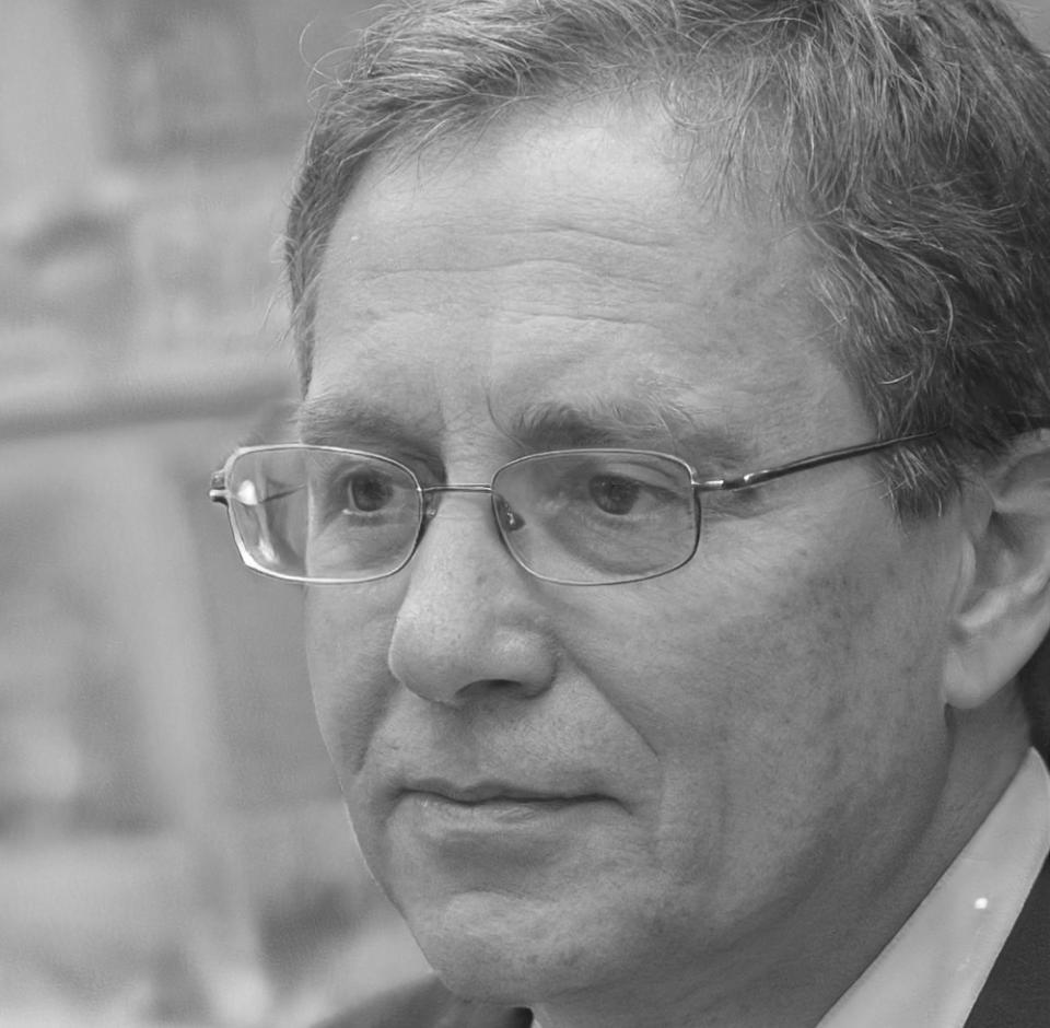 Carlos Mendoza, Director de Educación Financiera